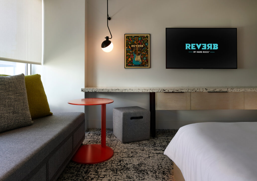 20201105_ReverbShoot_80878-Edit2-Flat3-CM-Logo